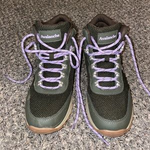 NEW AVALANCHE HIKING BOOTS